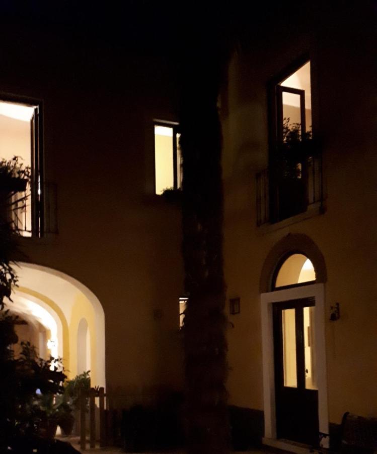 Bed and Breakfast Dépendance Royale Caserta Exterior foto